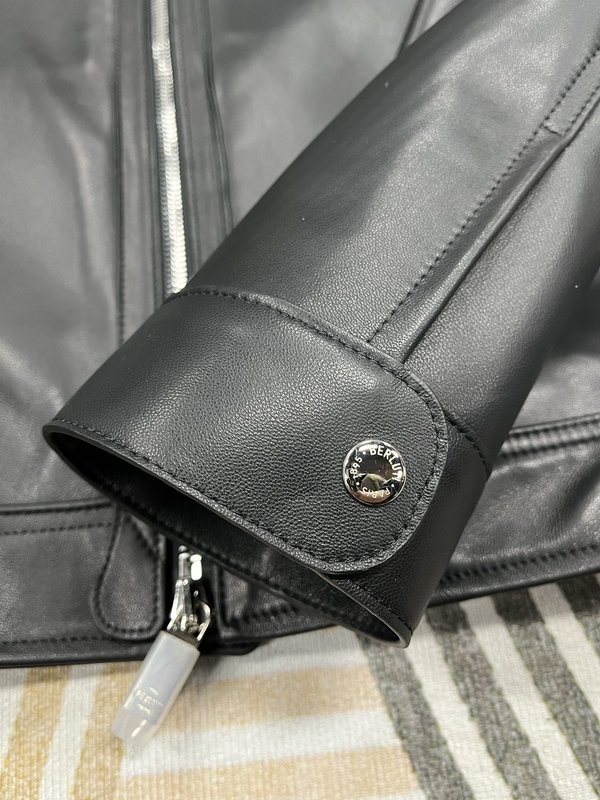 TOM FORD 블랙 오토바이 양가죽 자켓 001-268198