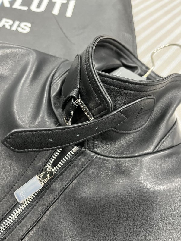 TOM FORD 블랙 오토바이 양가죽 자켓 001-268198