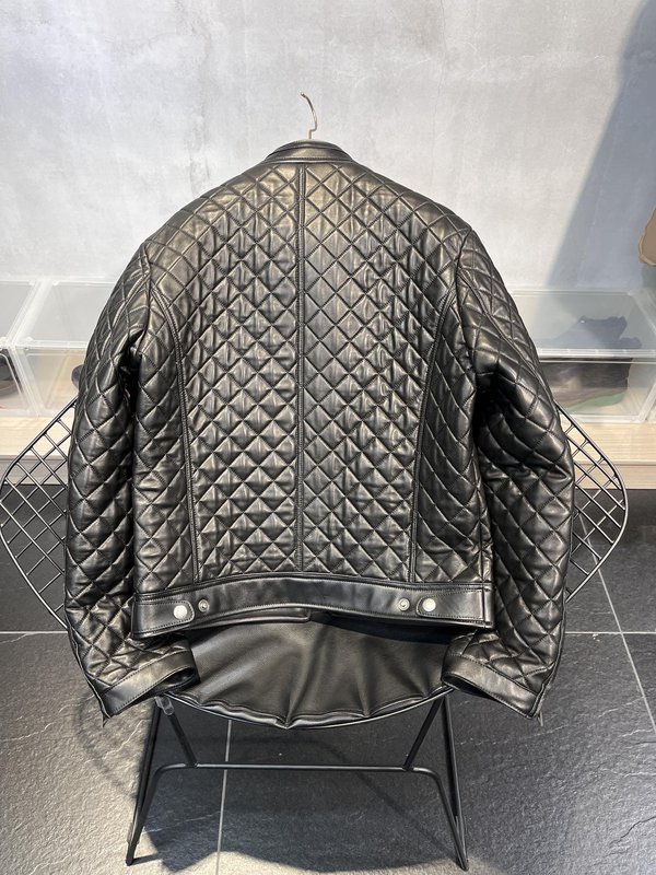 TOM FORD 다이아몬드 퀼팅 가죽 자켓 001-268264