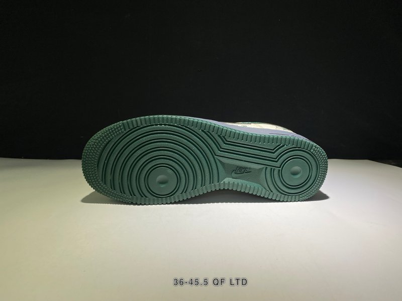 나이키 AF1 × 발렌시아가 커스텀 화이트 그린 001-269471