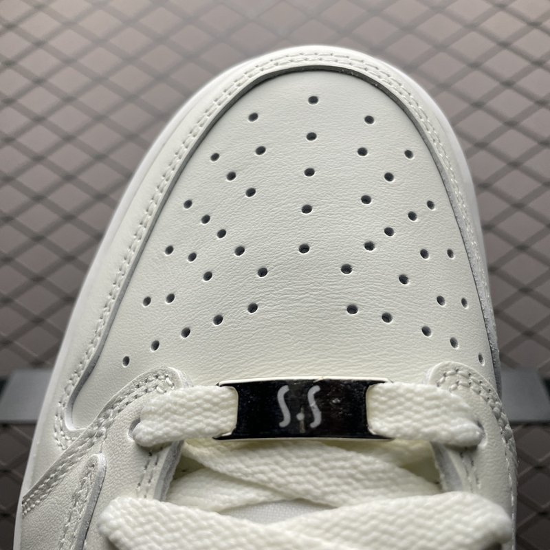 트래비스 스캇 AJ1 화이트 파티 인버티드 스우시 001-269756