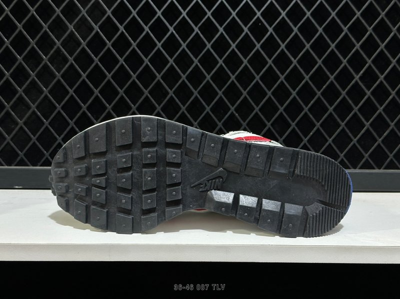 나이키 Vaporwaffle Sacai 화이트 블랙 레 001-270667