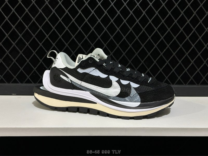 나이키 사카이 협업 러닝화 001-270674