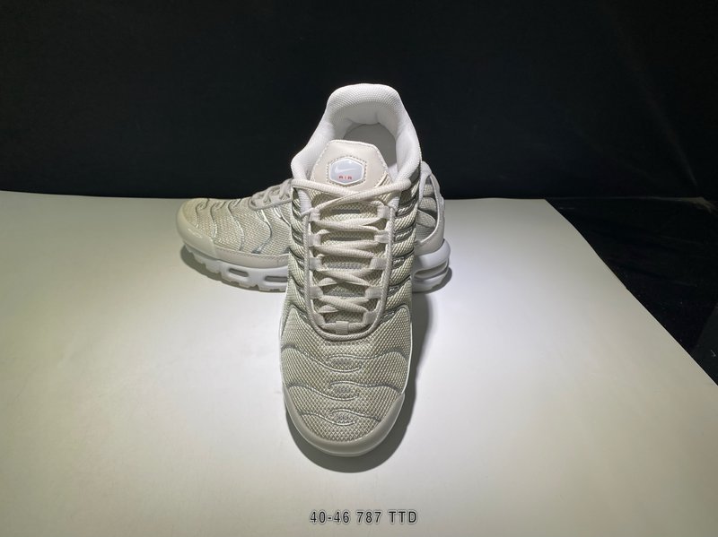 Nike Air Max Plus TN x Supreme 001-270680