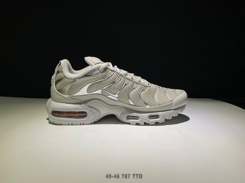 Nike Air Max Plus TN x Supreme 001-270680