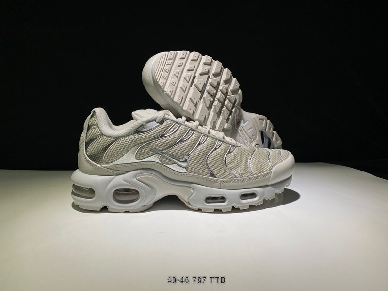 Nike Air Max Plus TN x Supreme 001-270680