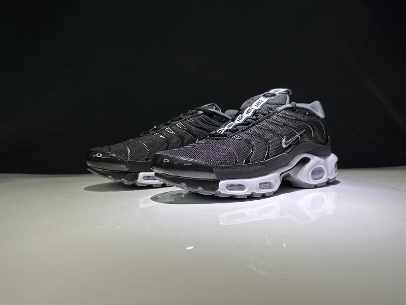 나이키 AIR MAX PLUS 풀에어쿠션 러닝화 001-270692