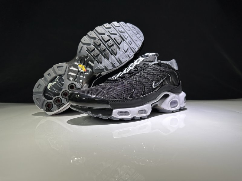 나이키 AIR MAX PLUS 풀에어쿠션 러닝화 001-270692
