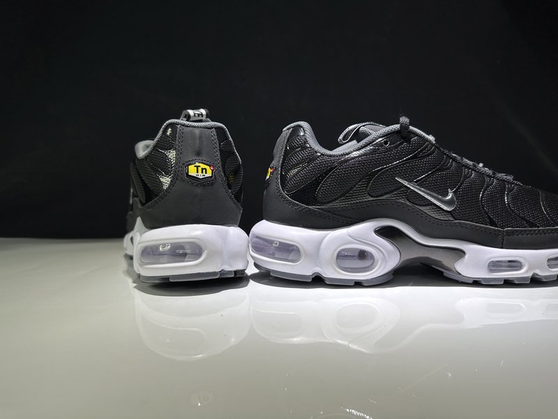 나이키 AIR MAX PLUS 풀에어쿠션 러닝화 001-270692