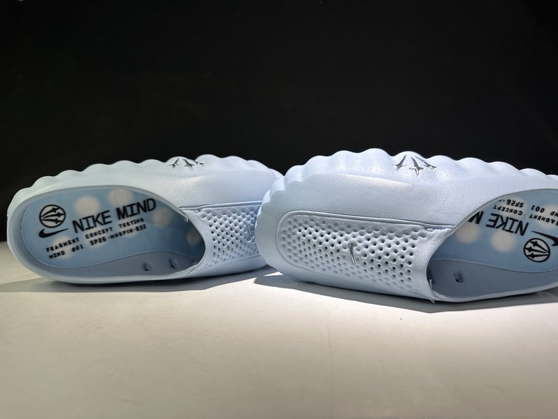 Nocta x Nike 공동 마사지 슬리퍼 흰색 001-270805