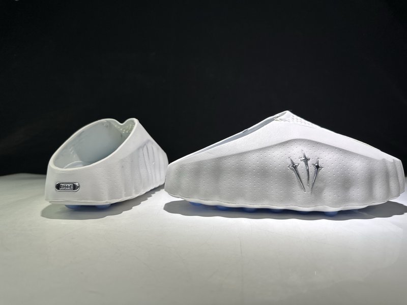 나이크 협업 마사지 슬리퍼 Nocta x Nike Mi 001-270808