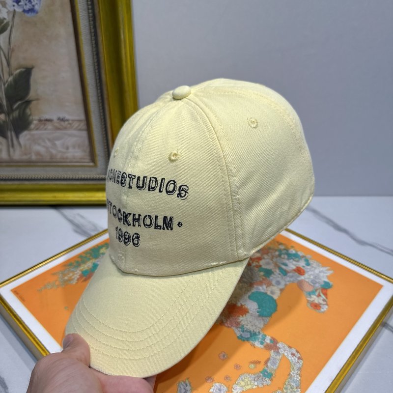 Acne 스마일 볼캡 001-270844