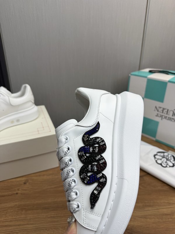 Alexander McQueen 뱀띠 한정 커플 스니커즈 001-271099