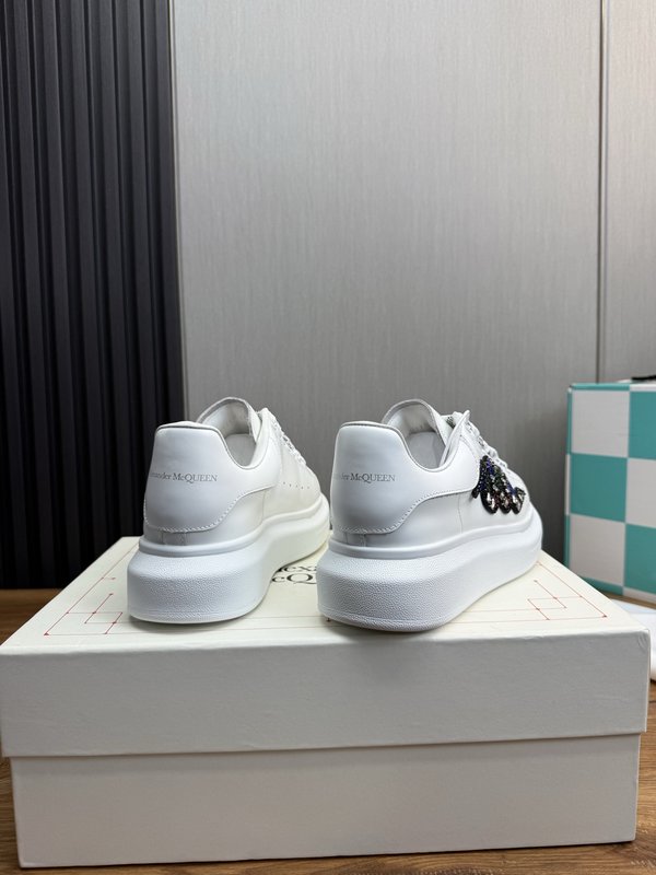 Alexander McQueen 뱀띠 한정 커플 스니커즈 001-271099