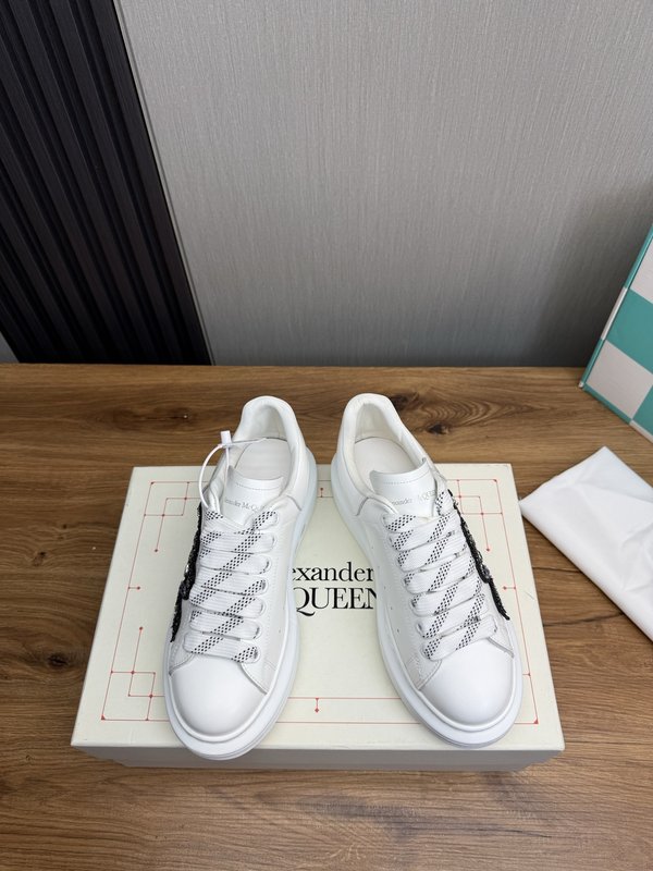 Alexander McQueen 뱀띠 한정 커플 스니커즈 001-271099