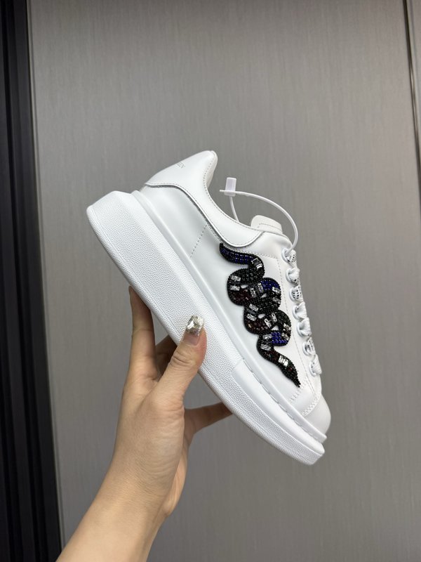 Alexander McQueen 뱀띠 한정 커플 스니커즈 001-271099