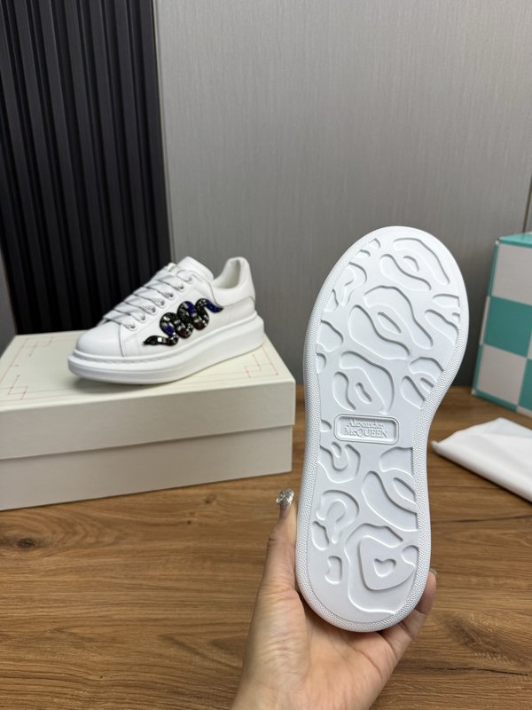 Alexander McQueen 뱀띠 한정 커플 스니커즈 001-271099