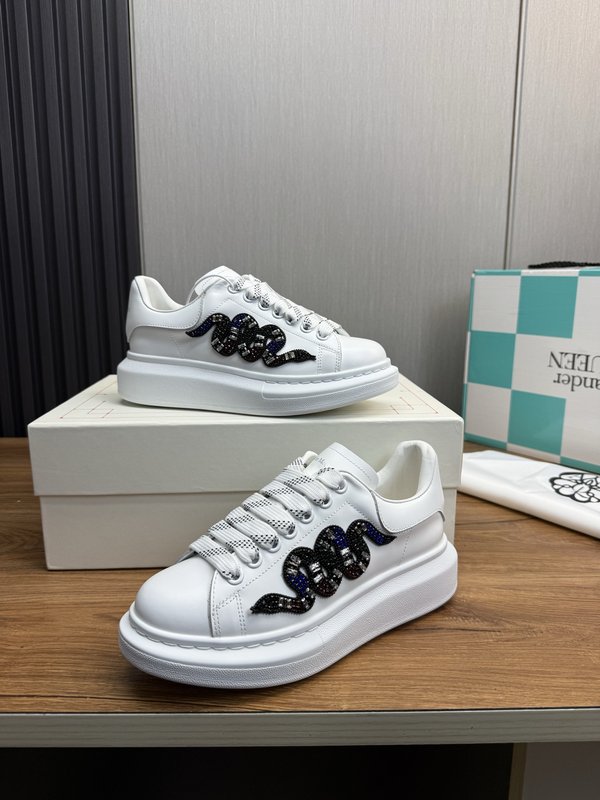 Alexander McQueen 뱀띠 한정 커플 스니커즈 001-271099