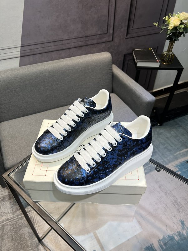 Alexander McQueen 클래식 화이트 스니커즈 001-271104