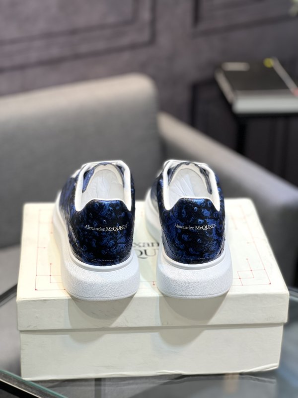 Alexander McQueen 클래식 화이트 스니커즈 001-271104