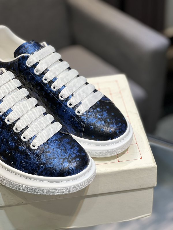 Alexander McQueen 클래식 화이트 스니커즈 001-271104