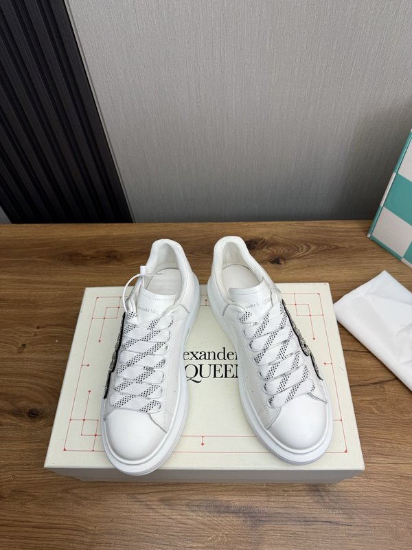 Alexander McQueen 한정판 뱀띠 스니커즈 001-271106