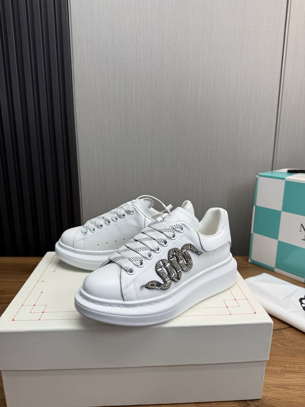 Alexander McQueen 한정판 뱀띠 스니커즈 001-271106