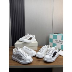 Alexander McQueen 한정판 뱀띠 스니커즈 001-271106
