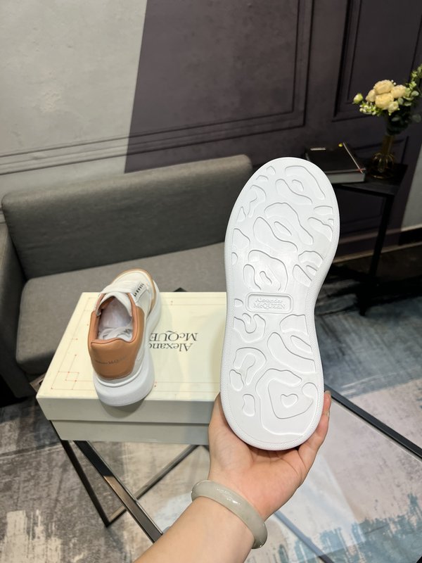 Alexander McQueen 와이드 스니커즈 001-271143