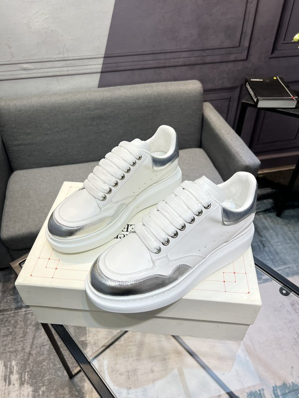 Alexander McQueen 오버사이즈 운동화 001-271144