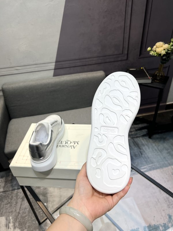 Alexander McQueen 오버사이즈 운동화 001-271144