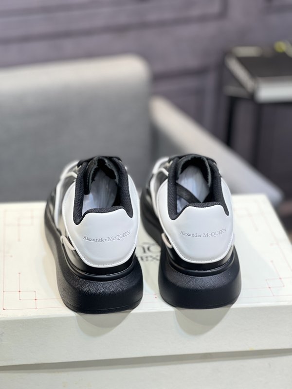 Alexander McQueen 와이드 스니커즈 001-271151