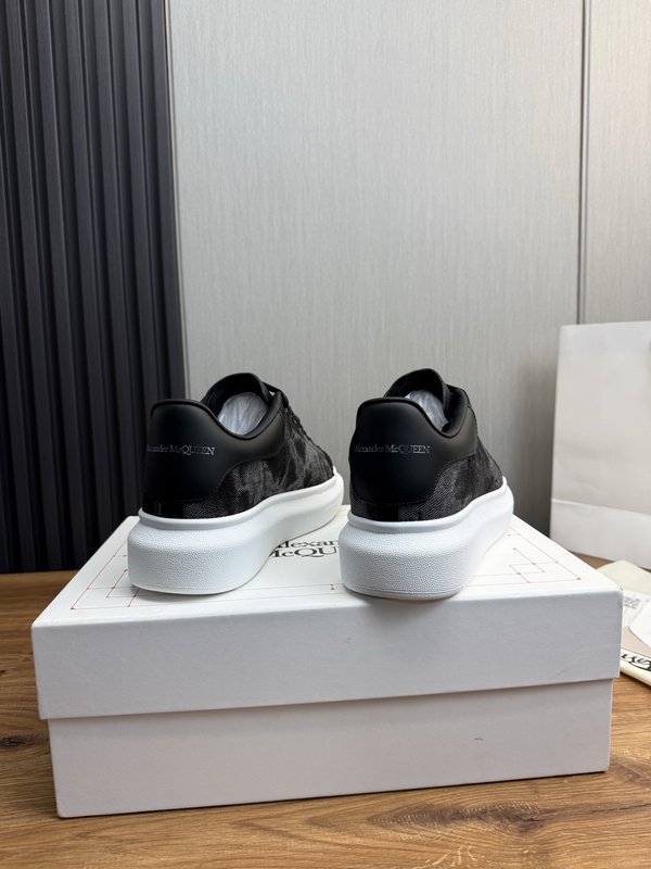 Alexander McQueen 남녀공용 운동화 001-271272