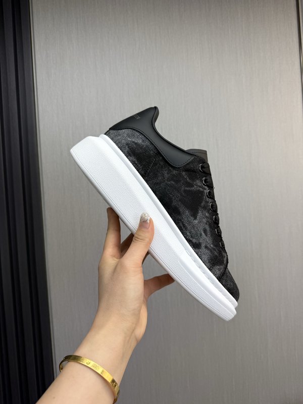 Alexander McQueen 남녀공용 운동화 001-271272