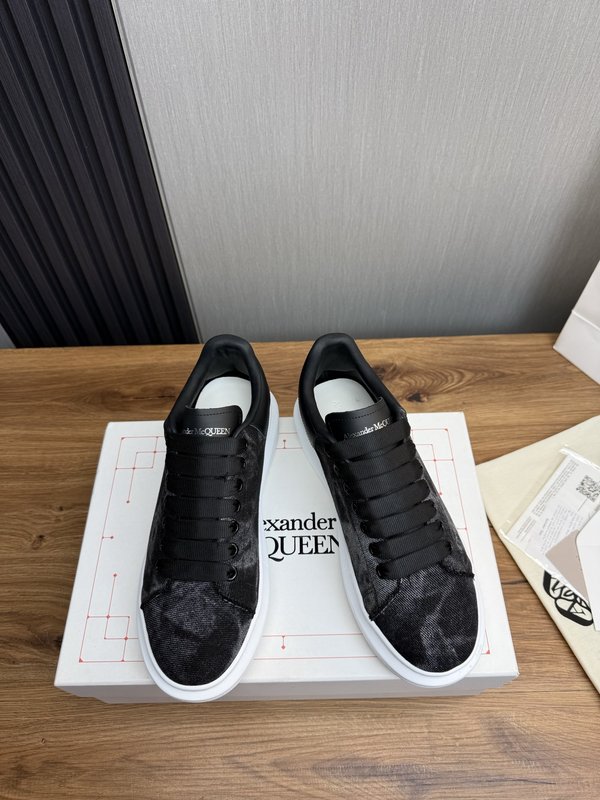 Alexander McQueen 남녀공용 운동화 001-271272