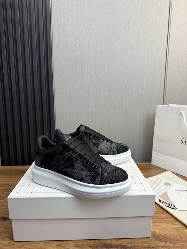 Alexander McQueen 남녀공용 운동화 001-271272