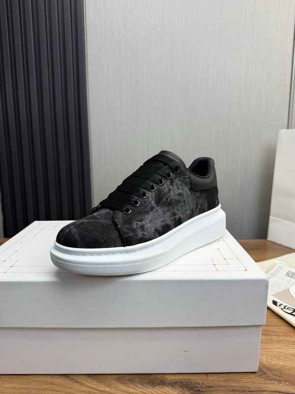 Alexander McQueen 남녀공용 운동화 001-271272