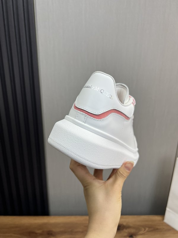 Alexander McQueen 화이트 스니커즈 커플용 001-271366