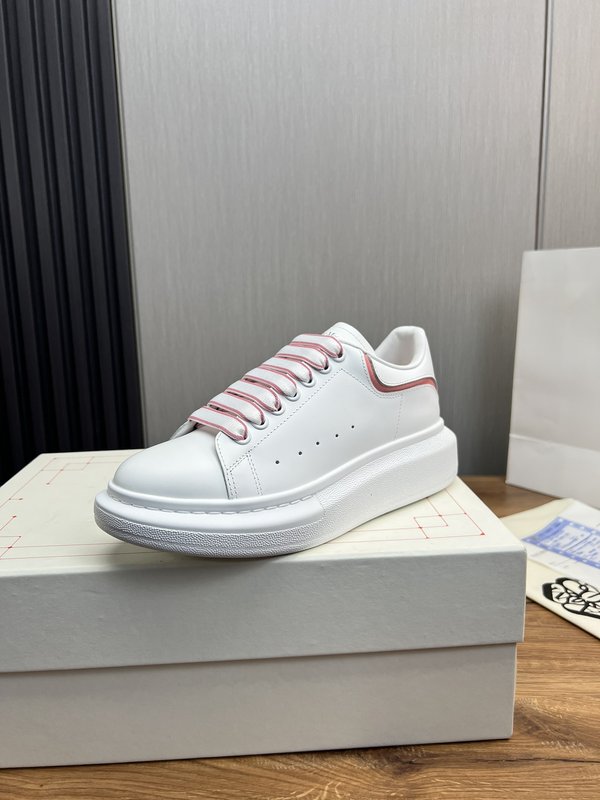 Alexander McQueen 화이트 스니커즈 커플용 001-271366