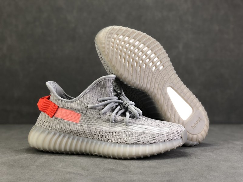 Yeezy 350 V2 테일 라이트 바스프 001-271445