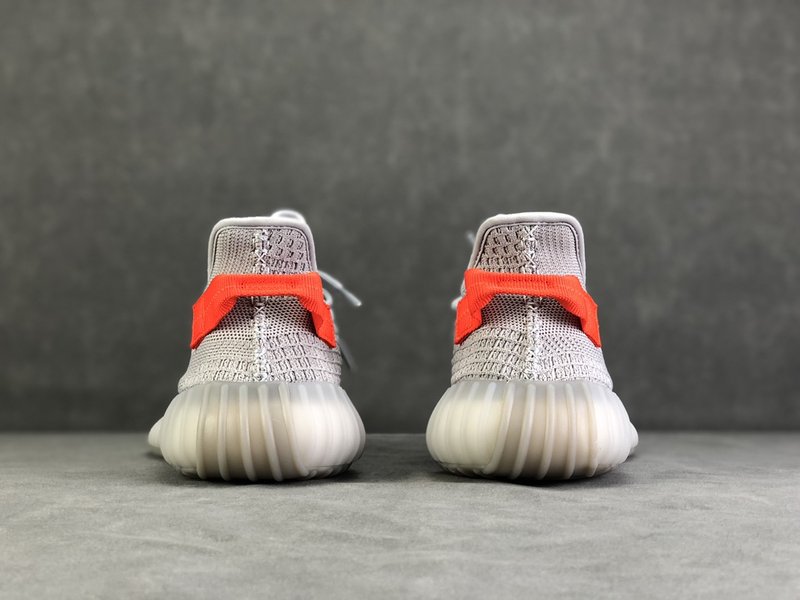Yeezy 350 V2 테일 라이트 바스프 001-271445