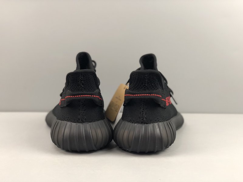 Yeezy 350 V2 블랙레드 스니커즈 001-271509
