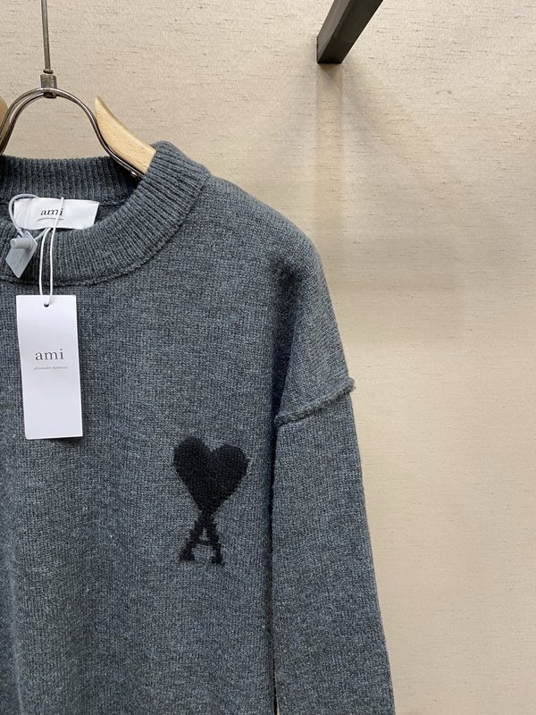 AMI Paris 하트로고 스웨터 001-271838