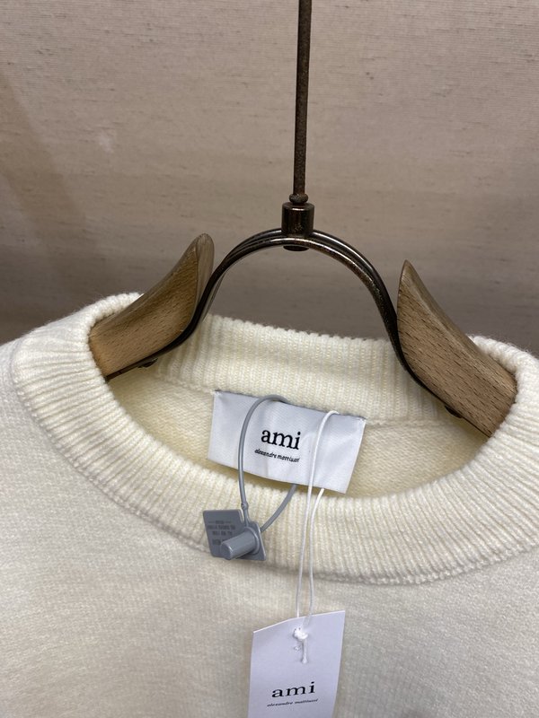 AMI Paris 울 하트로고 드롭숄더 니트 001-271839