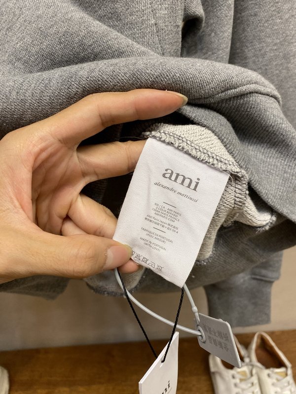 AMI 파리 하트 자수 코튼 후드 스웨트셔츠 001-271844