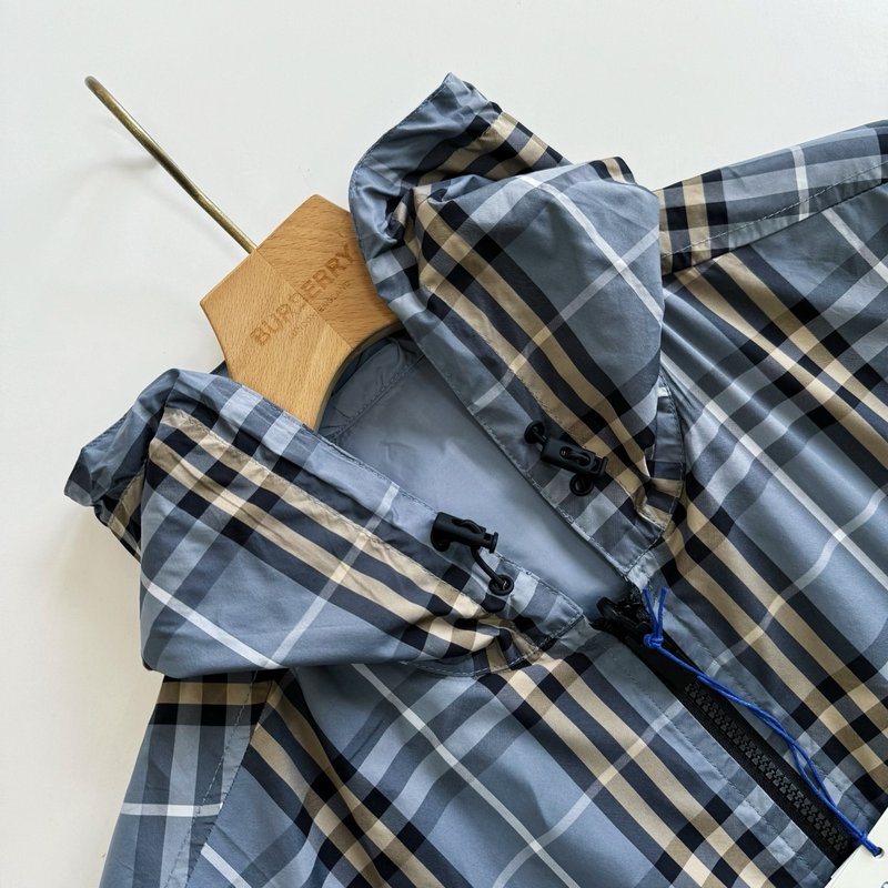 Burberry 양면 착용 격자 무늬 후드 코트 001-271967