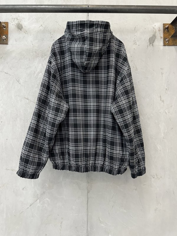 발렌시아가 체크 양면 착용 지퍼 자켓 001-272039