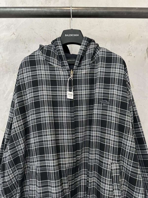 발렌시아가 체크 양면 착용 지퍼 자켓 001-272039