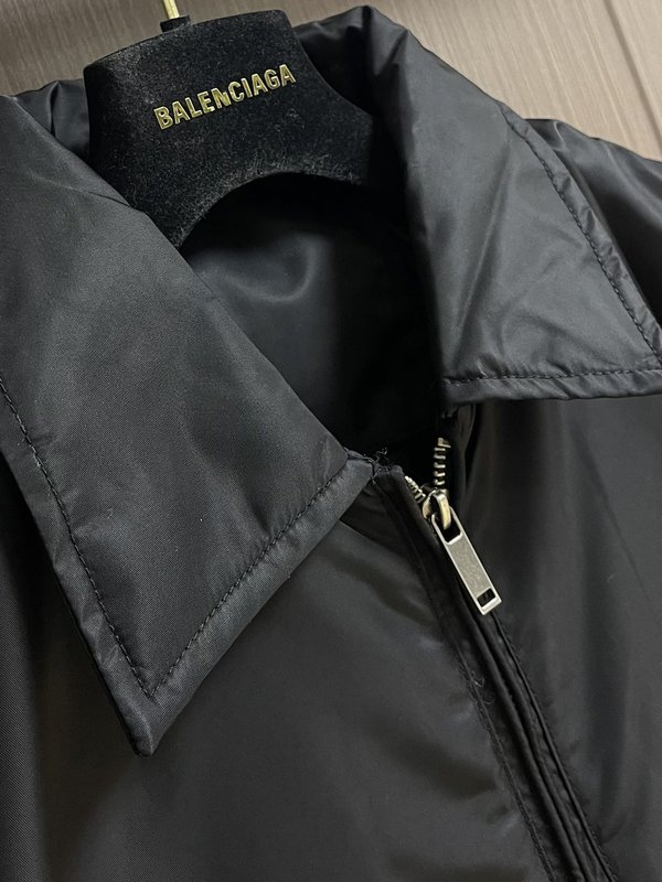 발렌시아가 런웨이 봄버 자켓 001-272040