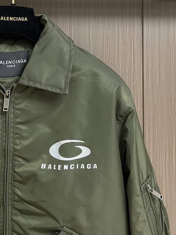 발렌시아가 2025SS 런웨이 봄버 자켓 001-272041